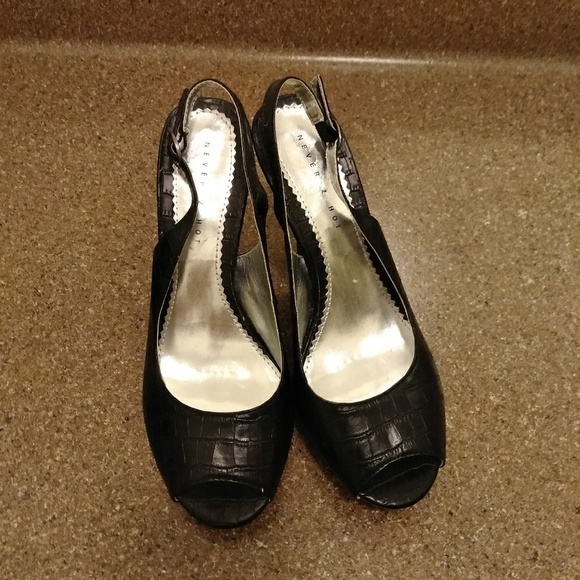 Shoes - Picture 5 of 8